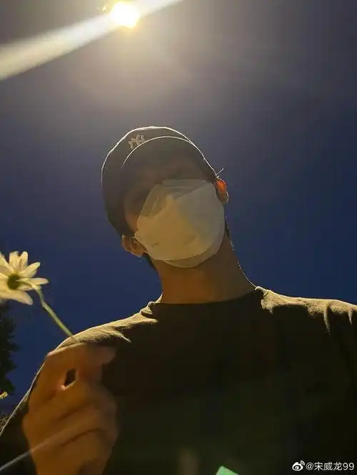 权志龙联名nike在哪里可以买,他为什么叫雏菊男孩?_知识 - 名片网