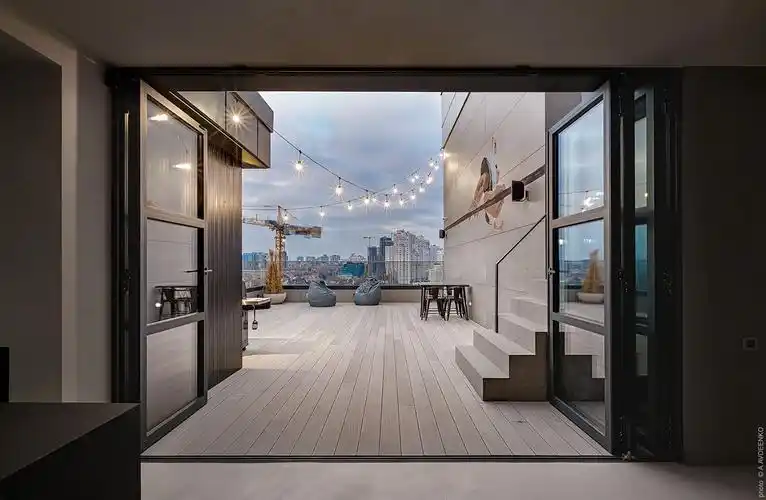 基辅开放式空间的顶层复式豪宅3