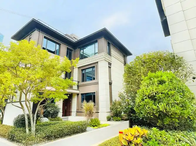 别墅4层,送花园露台车位,实用267平,70年产权,碧桂园湖光山色二手房