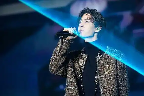 俞敏洪的苦王一博老板也尝到了