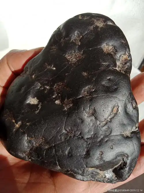 石铁橄榄陨石(中强吸磁)