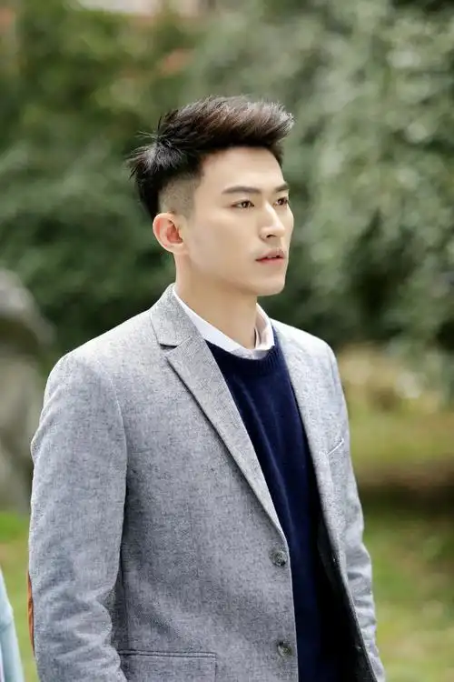 p>李俊锋,1993年7月22日出生于江苏省镇江市,毕业于 a target="