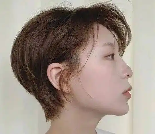 清爽减龄的夏季短发,好看减龄又时髦,特别显脸小_女生_发型_时尚