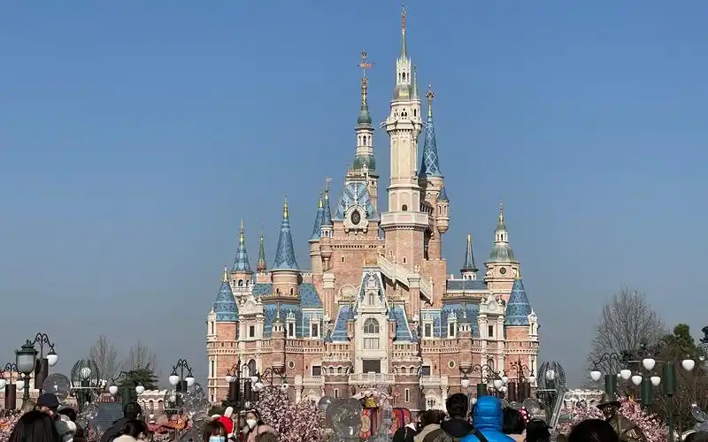 上海迪士尼午间花车巡演