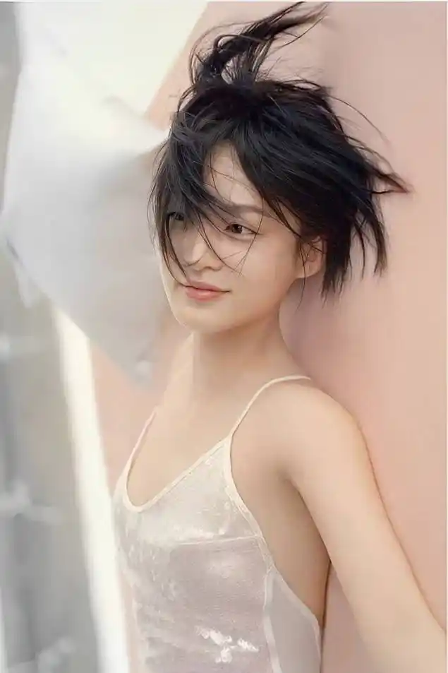 李沁脱单危机曝光!