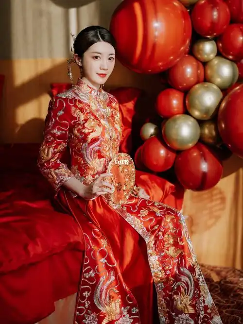 一眼就爱上的新娘妆经典龙凤褂