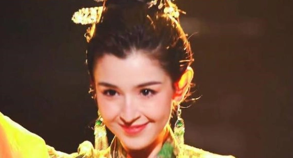 "新疆四美"照片曝出,三位都是维吾尔族的,网友:本族出仙女!