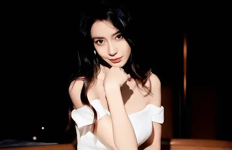 杨颖工作室首度回应风波,态度暧昧却不否认,粉丝心寒:只能等待