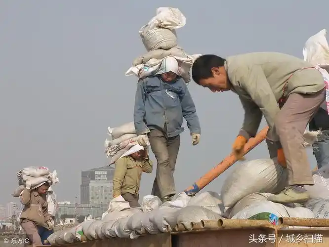 赚钱真的不容易,9张民工父亲劳作图告诫我们,父亲赚的是血汗钱