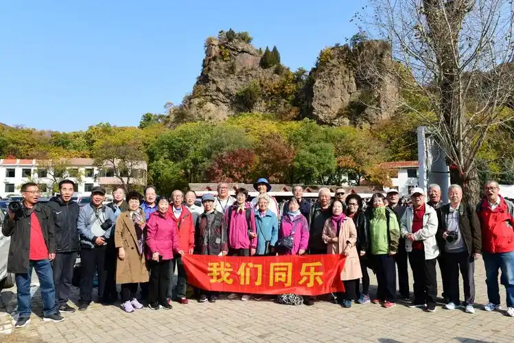 其它 枫叶红遍关门山 写美篇    这是车上部分团友演唱的视频.