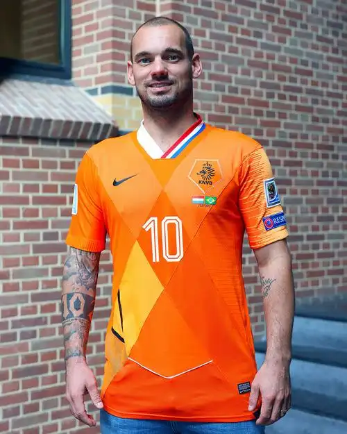 blood in blood out为斯内德推出特别版荷兰国家队球衣(荷兰队服)