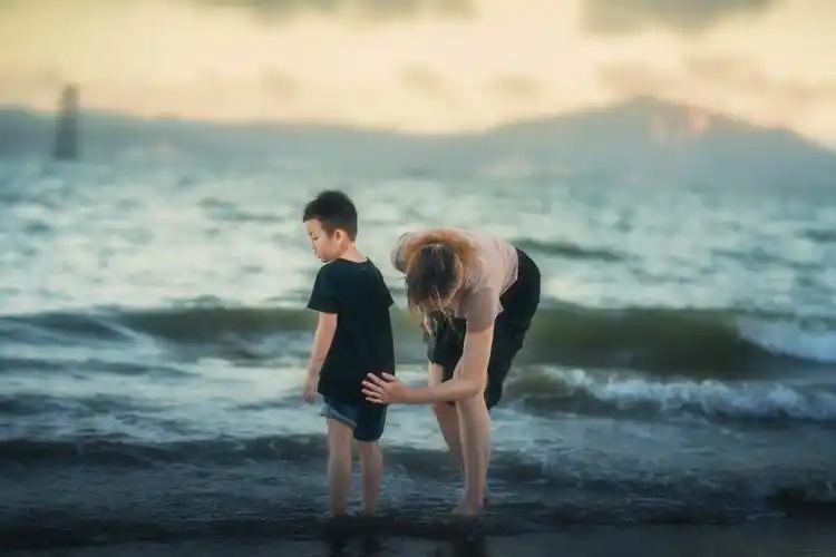 母爱如海旧片重修祝天下母亲节日快乐