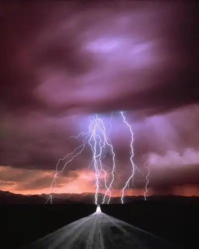 无人,竖图,留白,风险,闪电,暴风雨,高速公路,路,自然灾害,天气,天空