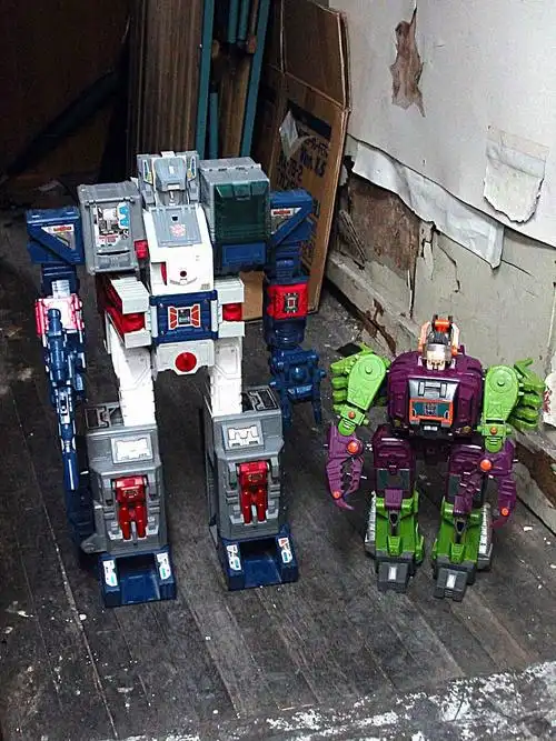 2007年12月11日,六一儿童节80后怀旧老玩具童年收藏品交流:变形金刚.
