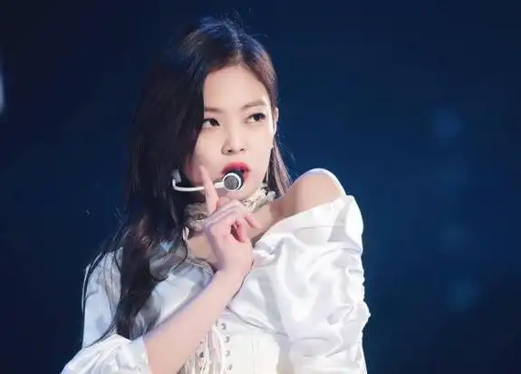 jennie回应演出划水,直言没法控制自己身体,网友:解释中途离场
