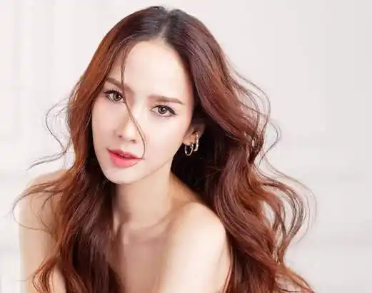 深受宠爱的泰国女星除了lisa还有这位第一拽姐aump