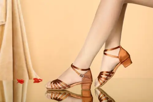 三莎少儿拉丁舞鞋女儿童国标舞蹈鞋中跟软底小孩跳舞鞋幼儿女童夏