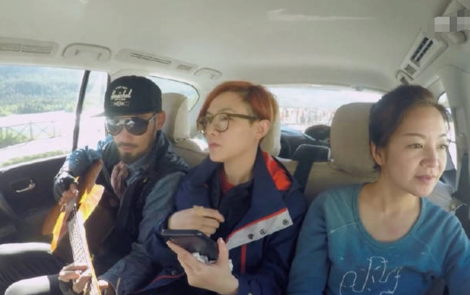 范晓萱和男友合体录综艺两人互动十分甜蜜