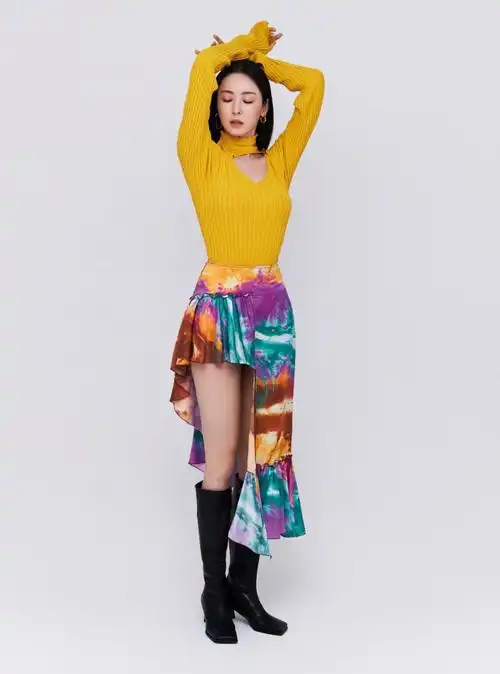 韩女星李多喜拍杂志写真秀完美比例身材