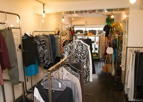 小型服装店灯泡装修效果图片