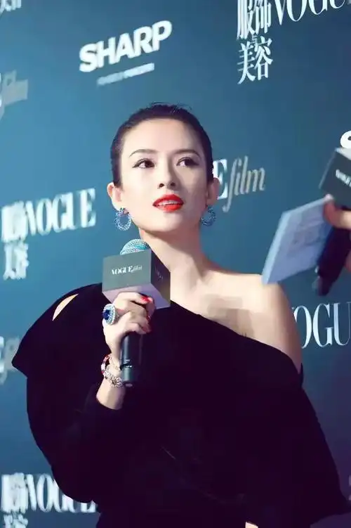 章子怡新恋情曝光!与艺术家擦出火花,两人在艺术展览上相识