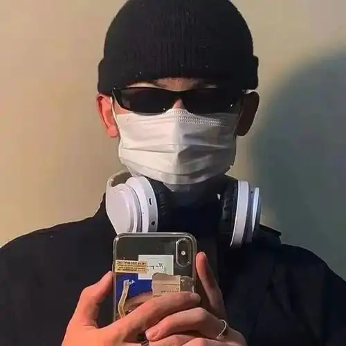 戴口罩的男生头像|青春才几年 疫情占三年