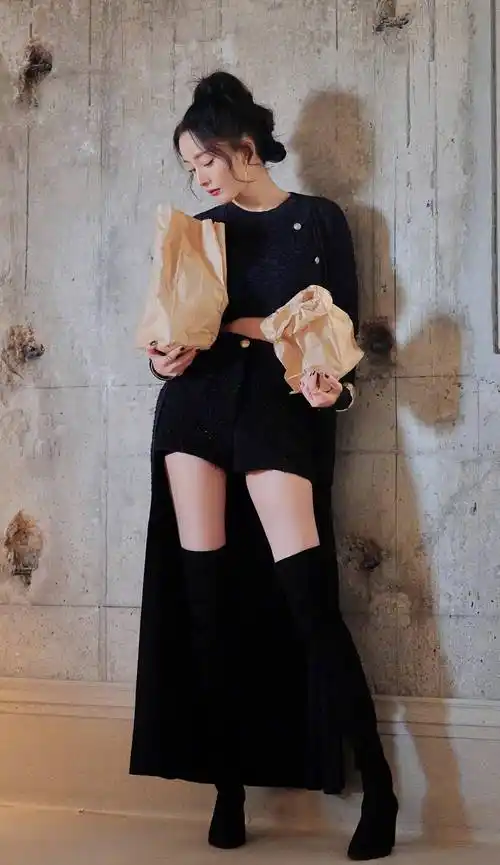 原创杨幂高清写真贵妇姿态太到位了小蛮腰大长腿吸睛五官太漂亮