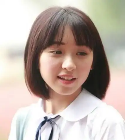 初中生发型新标准出炉,男生不能超过一横指,女生发型像是假小子