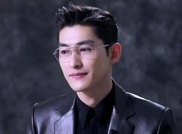 张翰全是眼睛的图片满脸都是密集的眼睛很吓人