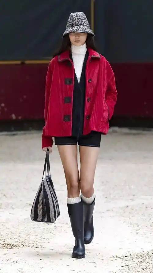 晴天穿雨靴?你真的有点时髦在身上!_时尚_运动_造型