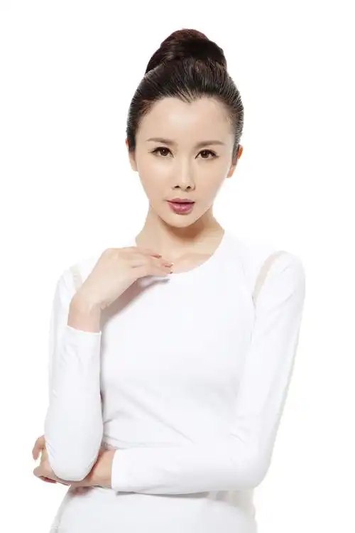 组图:孙菲菲全新盛夏写真大片 尽显熟女风范_高清图集_新浪网