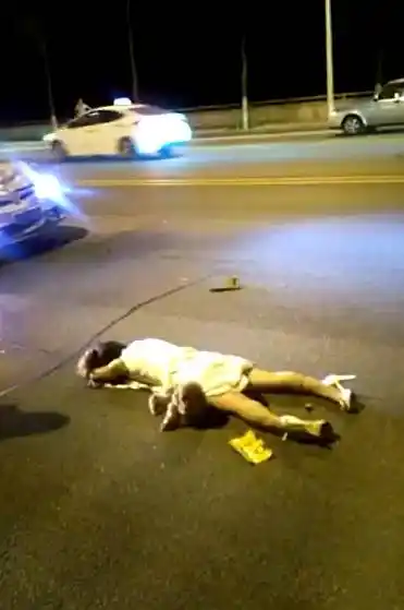 突发疑似一死两伤海城桥附近发生车祸场面令人心酸