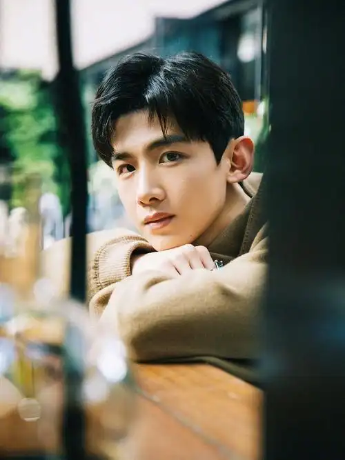 盘点拥有卡姿兰大眼睛的男明星杀伤力太大慎点