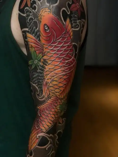 老传统鲤鱼花臂纹身