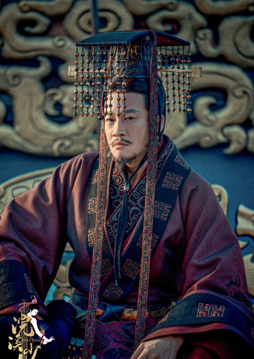 虽然主演是佟丽娅和韩庚,可这一次剧组杀青的片场,我却被女二陈都灵的