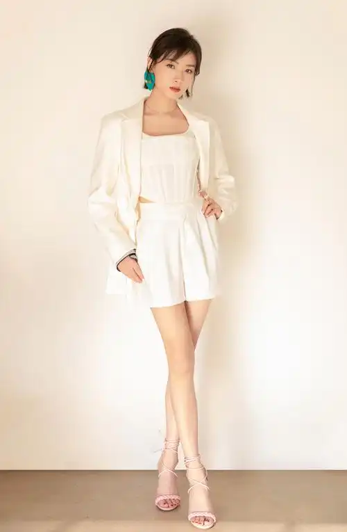 万茜个人资料简介(演员万茜:始终保持初心,嫁给摄影师丈夫结婚生女