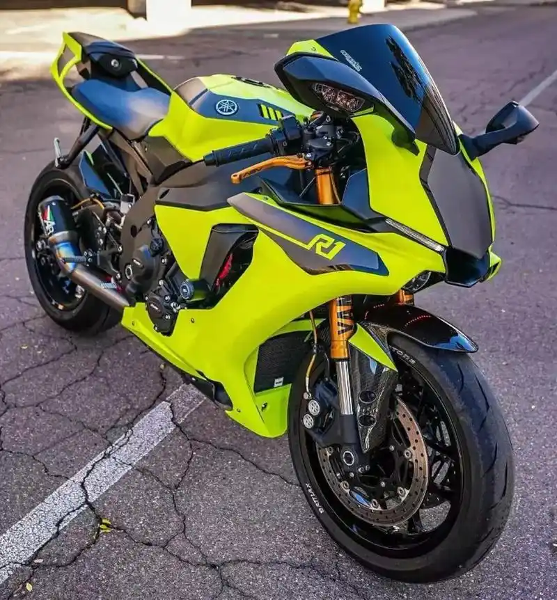 眯眯眼真的是科技感满满.#雅马哈r1#雅马哈r6机车美图 - 抖音