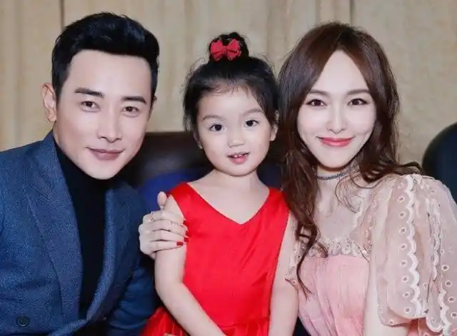 唐嫣罗晋一家四口合照