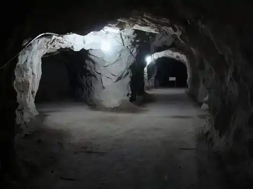 湖南老农放牛发现神秘山洞竟是40年前耗资6亿的绝密工程