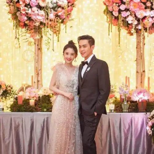 解锁"秀恩爱"的新方式!张若昀唐艺昕晒美食照,庆祝结婚两周年