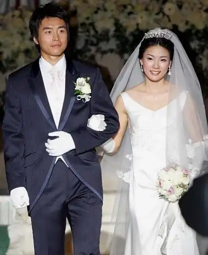 李同国妻子是韩国小姐李秀珍 两人生活恩爱共育有5个孩子