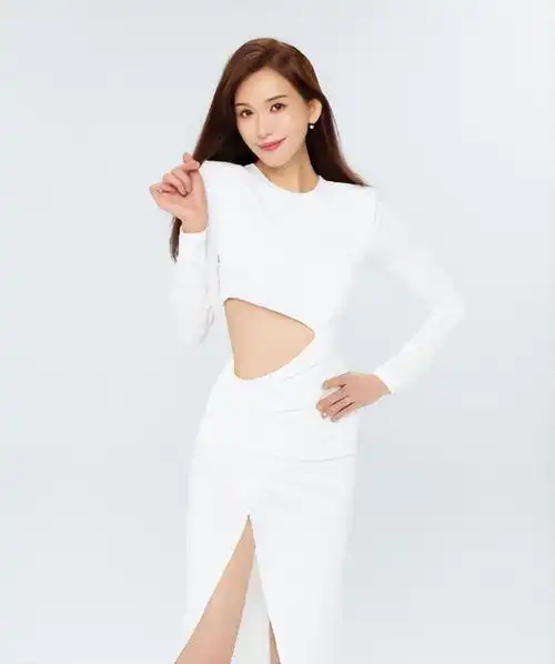 神仙姐姐林志玲近照曝光穿露腰装秀辣妈身材状态满满美貌