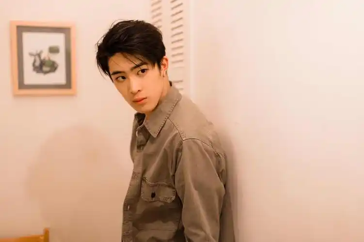 被迫嫁给老男人(嫁给皇家老男人)