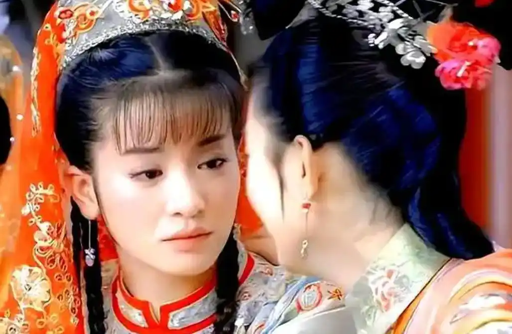 李晟"神似赵薇"到底算不算大美人,看她和赵丽颖合照,就知道了