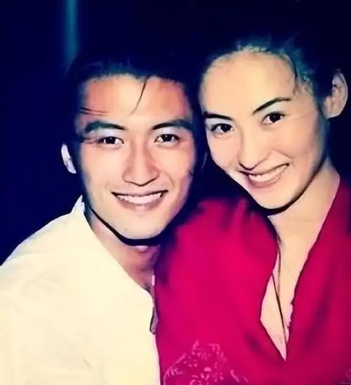 如今才明白谢霆锋对张柏芝不只是喜欢而是用尽全力的深爱