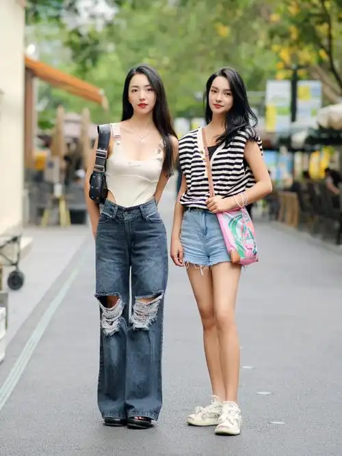 街拍  #街拍美女#时尚穿搭  #ootd#夏季穿搭  #辣妹笔记评论查看更多