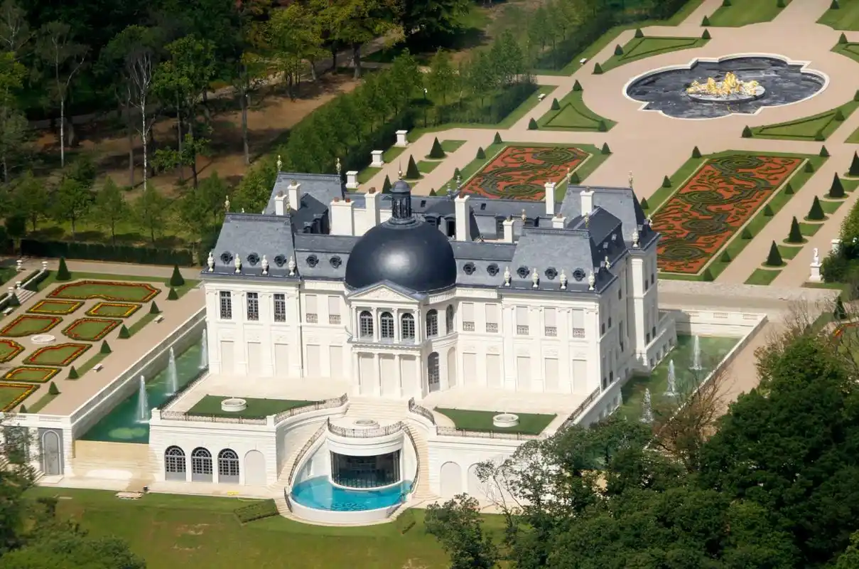 纽卡新老板世界最贵豪宅内景曝光:自带夜店水族馆,黄金随处可见