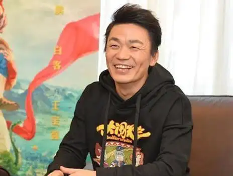 51岁的徐峥:有才有名有利,但唯独没有头发