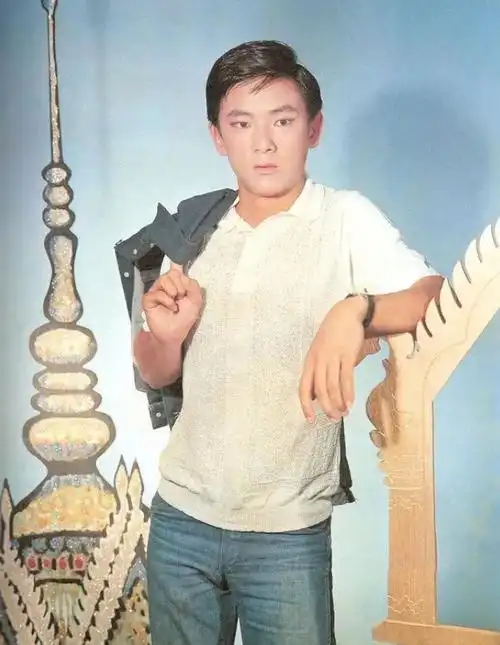 谢贤:当众扇曾江耳光,成龙称他为传奇,晚年与小49岁女友相恋