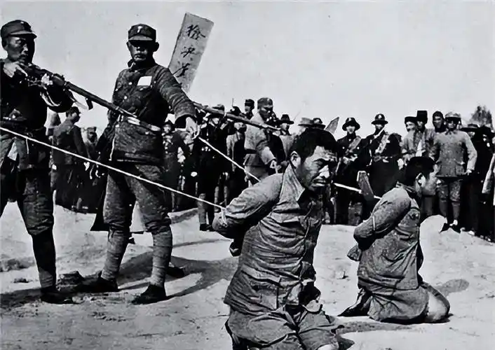 1947年刑场之上,一革命者声嘶力竭地喊道:"家里有狗,快回家"